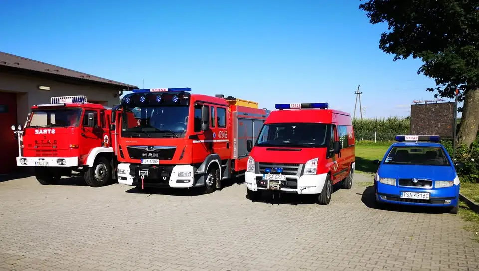 Plama oleju na DK77 Sandomierz-Lipnik – interwencja strażaków