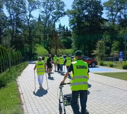 Nordic Walking dla seniorów w gminie Łoniów – start projektu „Aktywni Seniorzy ASY”