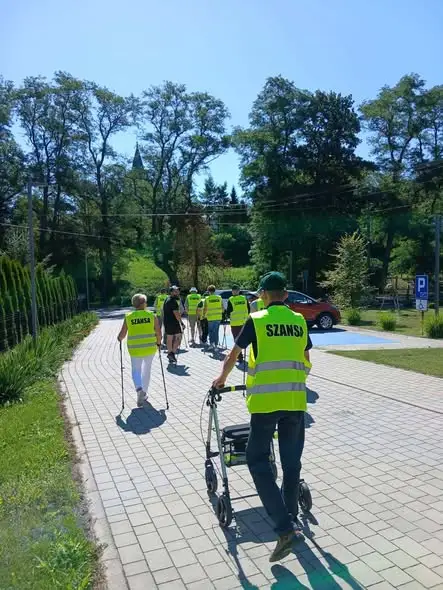 Nordic Walking dla seniorów w gminie Łoniów – start projektu „Aktywni Seniorzy ASY”