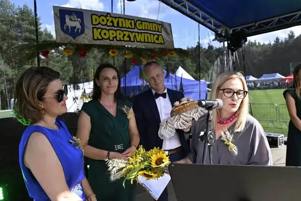 Gminne Dożynki w Koprzywnicy: wieniec sołectwa Krzcin najpiękniejszy