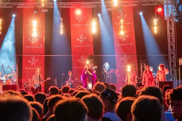 Powiatowe Święto Plonów z Anią Dąbrowską – muzyczne zwieńczenie dożynek