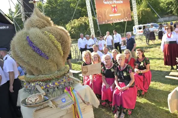 Wieniec z Krzcina triumfuje w konkursie na najpiękniejszy wieniec dożynkowy w Powiecie Sandomierskim