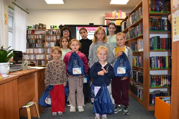 Wakacyjne Bingo Biblioteczne w Samborcu – laureaci odebrali nagrody