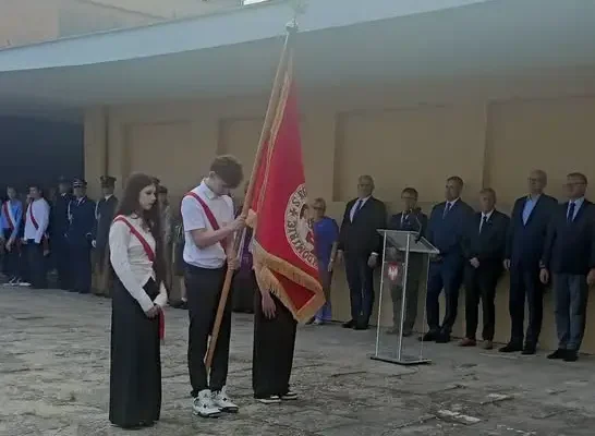 Uczniowie sandomierskiej „czwórki” uczcili pamięć ofiar bombardowania dworca