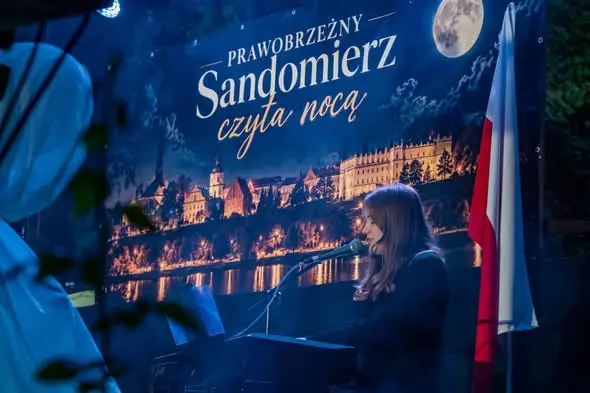 Narodowe Czytanie „Dziadów” w Sandomierzu: wieczór pełen poezji i muzyki