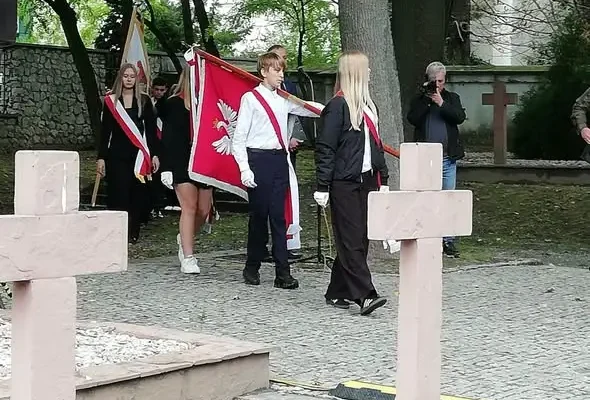 Uczniowie oddali hołd ofiarom sowieckiej agresji. 87. rocznica i Dzień Sybiraka