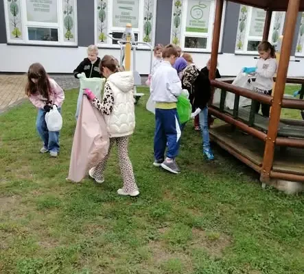 Uczniowie z Obrazowa posprzątali okolicę w ramach 33. edycji „Sprzątania świata”