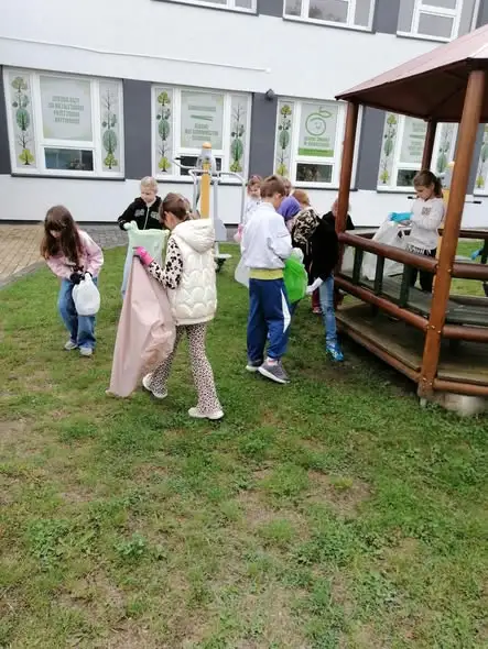 Uczniowie z Obrazowa posprzątali okolicę w ramach 33. edycji „Sprzątania świata”