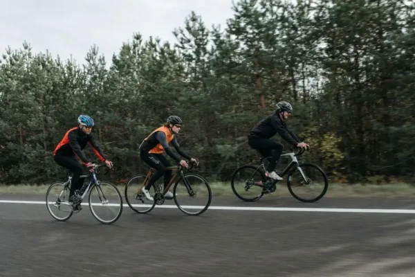 Bezpieczeństwo rowerzystów w 2026 roku: apel policji i nowe przepisy o kaskach