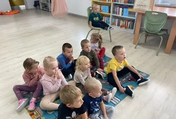 Przedszkolaki z grupy „Jagódki” odkrywały bibliotekę