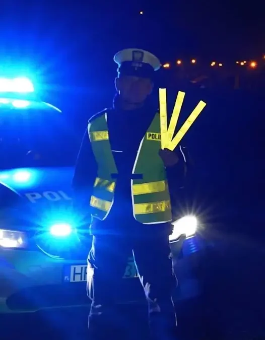 Bezpieczeństwo na drodze jesienią: noś odblaski i bądź widoczny