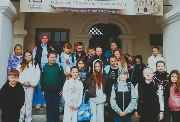 Klasa 3 z wizytą w Kamienicy Oleśnickich – matematyka, czas i glina
