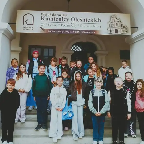 Klasa 3 z wizytą w Kamienicy Oleśnickich – matematyka, czas i glina