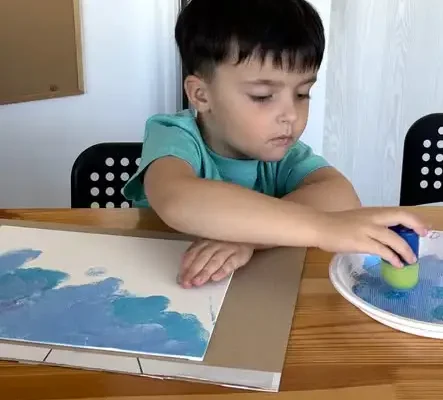 Jesienne jabłonie na płótnach – relacja z Atelier Małego Artysty
