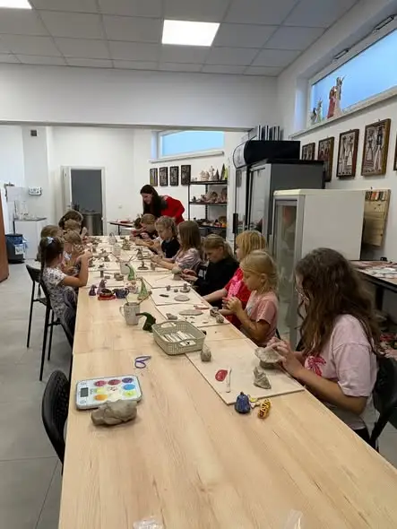Jesienne inspiracje na zajęciach ceramicznych w Gminnej Bibliotece Publicznej w Obrazowie