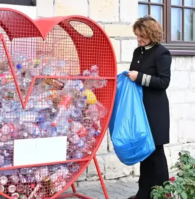 Zawichost: zbiórka butelek i puszek na defibrylator AED