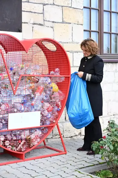 Zawichost: zbiórka butelek i puszek na defibrylator AED