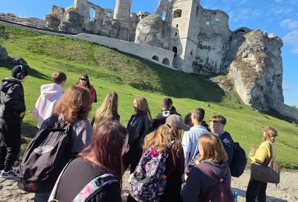 Uczniowie ze Sandomierza zdobyli Szlak Orlich Gniazd – relacja z drugiego dnia wycieczki